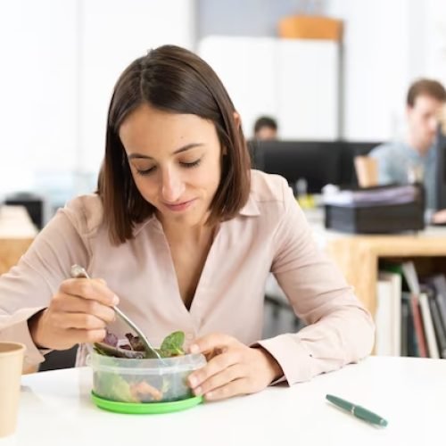 Alimentação Saudável no Escritório: como comer bem mesmo com rotinas intensas